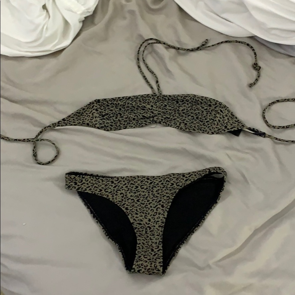 Cheetah bikini - Picture 2 of 4